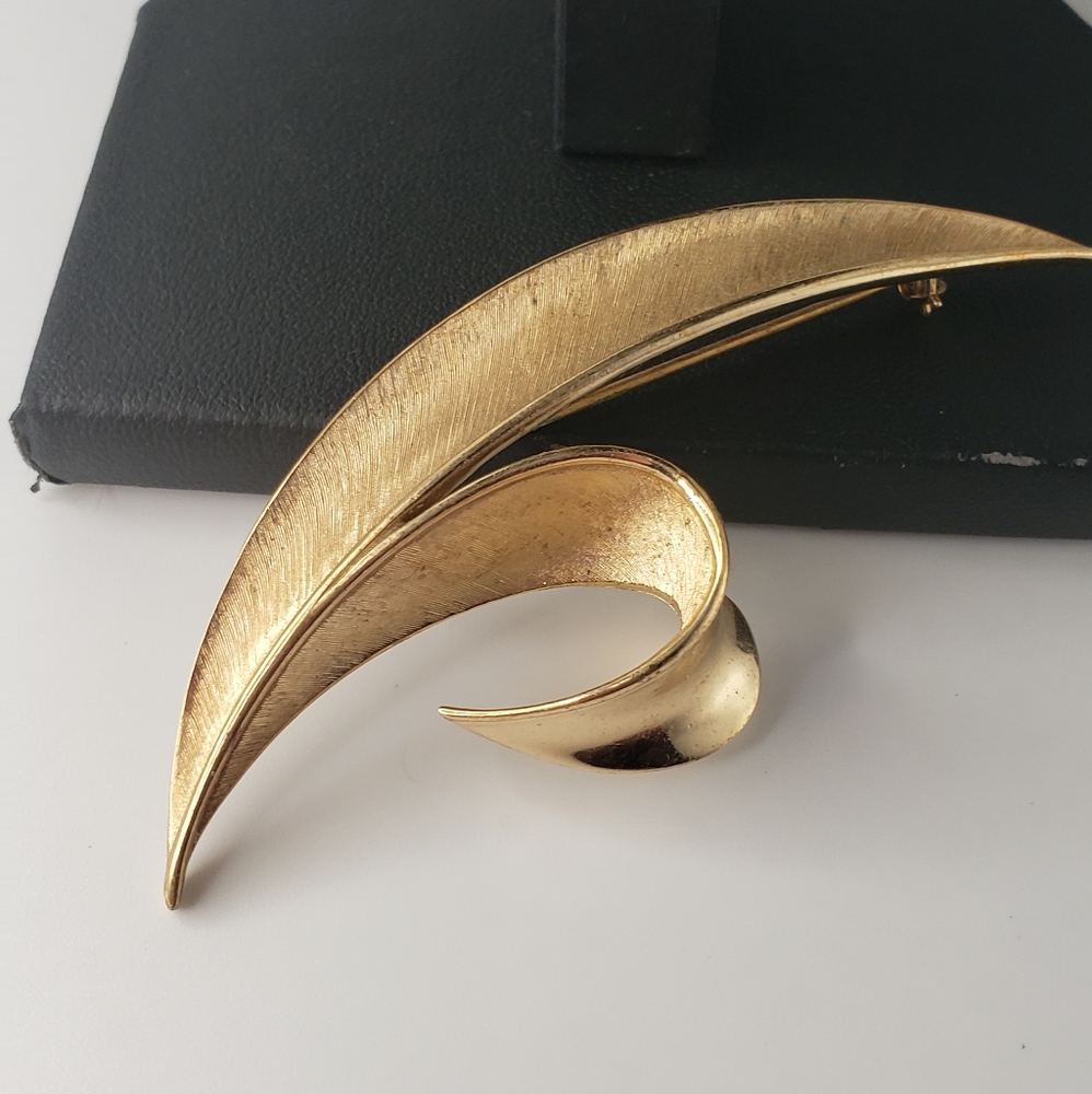 Crown Trafari Split Leaf Brooch